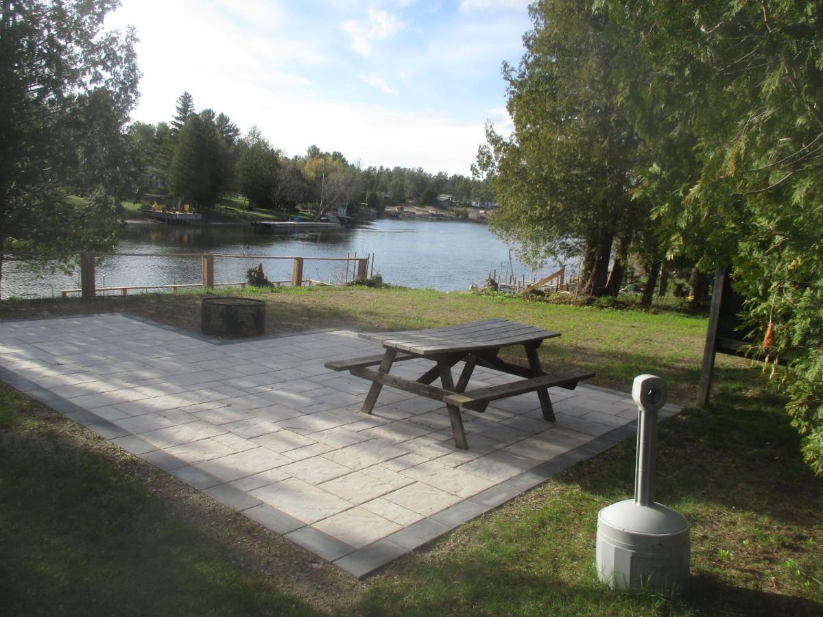 Sauble River Marina And Lodge Resort Sauble Beach Εξωτερικό φωτογραφία